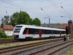 Der Dieseltriebzug VT 12 12 02 ist hier Mitte Juni 2021 bei der Ankunft in Wuppertal-Unterbarmen zu sehen.