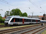 Der Dieseltriebzug VT 12 1103 ist hier Mitte Juni 2021 bei der Ankunft in Wuppertal-Unterbarmen zu sehen.