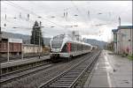 Grau in Grau im Sauerland: ET23009 rollt als ABR99620, (RE16  Ruhr-Sieg-Express )von Essen Hbf nach Siegen, in Plettenberg ein. (03.04.2008)