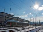 Kurzer Flirt im Sonnenschein - Der ET 22005 (2-teiliger Stadler Flirt) der Abellio Rail NRW ist am 10.02.2013 beim Hbf Siegen abgestellt.