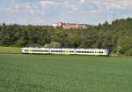 440 xxx als ag 84463 (Parsberg–Straubing) am 20.05.2014 zwischen Parsberg und Mausheim, im Hintergrund der Markt Lupburg