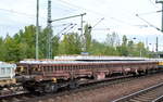 Drehgestell-Flachwagen mit Seitenborden vom Einsteller Ahaus Alstätter Eisenbahn Cargo AG ( gehört zu VTG) mit der Nr. 33 RIV 68 D-AAEC 3989 963-8 Rens2 beladen mit Beton Gleisschwellen am 10.09.18 Bf. Flughafen Berlin-Schönefeld.