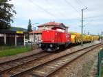 Am Mittag des 30.09.2013 konnte ein Bauzug gezogen von AVG 465 bei der Ausfahrt aus dem Bahnhof Gernsbach festgehalten werden.
