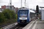 HAMBURG, 09.10.2020, AKN-Zug 622 153 als Linie A1 nach Neumünster bei der Einfahrt in den S-Bahnhof Hamburg-Eidelstedt (gemeinsame Nutzung durch AKN und S-Bahn Hamburg)