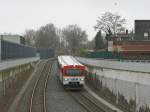 Ein VTA der AKN fhrt als Zug der Linie A1 nach Hamburg-Eidelstedt am 11.12.2008 in den Bahnhof von Kaltenkirchen ein.