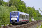 622 156 auf der AKN-Stammstrecke von Kaltenkirchen nach HH-Eidelstedt fahrend. Aufnahme bei Bönningstedt, 11.5.16.