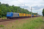 Mit dem TX-KLV-Zug von Rostock nach Italien rollt 185 523 von AngelTrains am 06.06.22 durch Burgkemnitz Richtung Bitterfeld.