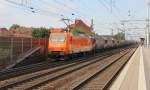 Blendend orange kam am 08.09.2012 die 145-CL 001 der Arcelor-Mittal aus Richtung Seelze mit ihrem Silowagen-Zug durch Hannover Linden-Fischerhof.