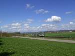 Ein Desiro der Vogtlandbahn auf dem Weg nach Regensburg hier kurz hinter Irrenlohe. (20.04.2008)