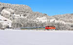 Am Tage des Qualifikationsspringens auf der neu revidierten Heini Klopfer Skiflugschanze in Oberstdorf herrscht Winter Pur Stimmung als die Diesellokomotive 2143.21 mit einem Alx in Oberstdorf