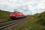 Bahnlogistik24 120 102-9 mit Gaskesselwagen in Hanau Rauschwald am 10.07.21