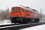 230 077 der Bahnlogistik24 rollte am 04.12.22 ohne Anhang durch Greppin Richtung Dessau.