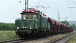 Die 194 192-1 der Bayernbahn zieht am 24.07.2021 ihren Fotogüterzug von Donauwörth nach Nördlingen.