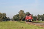 D22 der Bentheimer Eisenbahn AG (261 011-7, Baujahr: 1972) mit Güterzug 209 Coevorden de Heege-Osterwald bei Emlichheim am 2-10-2015.