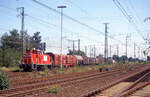 Am 29.08.2005 gab es in Emmerich viel zu tun für die Bocholter Eisenbahn Gesellschaft.  Lok 361 663-8 rangiert mit Güterwagen. Scanbild 9111, Fujichrome100.