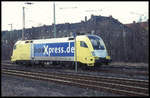 Im Gleisvorfeld des HBF Bremerhaven stand am 24.3.2002 der Boxpress Taurus ES 64 U - 903.