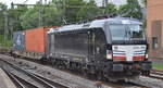 boxXpress.de GmbH? mit der MRCE Vectron  X4 E - 859  [NVR-Number: 91 80 6193 859-6 D-DISPO] und Containerzug Richtung Hamburger Hafen am 10.07.19 Bahnhof Hamburg-Harburg.