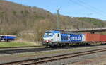 boxXpress.de 193 833 mit Containerwagen Richtung Fulda, am 11.04.2022 in Mecklar.