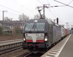 MRCE/Dispolok BoxXpress Siemens Vectron X4 E-863 (193 863) mit Containerzug am 10.02.17 in Frankfurt am Main Süd.