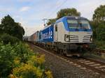 193 882 von BoxXpress mit Containerzug in Fahrtrichtung Süden. Aufgenommen am 30.08.2015 in Wehretal-Reichensachsen.