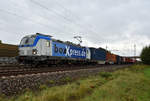 BoxXpress mit der 193 881-0 in Front, unterwegs mit einem Containerzug in Richtung Lüneburg.