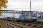 193 883-6 ist mit ihren Containerzug auf den Weg nach Hamburg und Durchfährt den Buchholzer Bahnhof (Nordheide) auf der Güterumgehungsbahn Richtung Maschen.