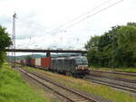 boxXpress.de 193 642 mit Containerwagen Richtung Fulda, am 30.06.2021 in Mecklar.