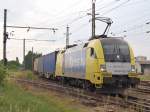 ES64 U2-063 BoxXpress mit Containerzug  aus Germany am 03.06.2007 bei der   Durchfahrt in Wels.