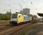 ES 64 U2-025  boxXpress  mit Containerzug bei der Durchfahrt in Ludwigshafen-Oggersheim Richtung Worms.