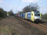 ES 64 U2-069 (boxxpress.hu) mit einem Conatinerzug am 12.4.2008 durch Ahlten