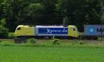 ES 64 U2 - 064 boxXpress.de mit Containerzug in Fahrtrichtung Sden hinter Reichensachsen (Wehretal). 23.05.2009.