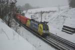 ES 64 U2-025 mit  Boxx -Zug in Fahrtrichtung Sden zwischen Sontra und Cornberg. Aufgenommen am 04.02.2010.