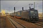 boxXpress 185 574 mit dem  LKW Walter -Zug am 07.04.2013 in Berlin Schnefeld Flughafen