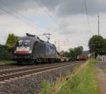 182 508 (ES 64 U2-008) mit Containerzug in Fahrtrichtung Süden.