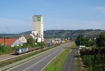 193 843 von BoxXpress zieht am 11.August 2016 einen Containerzug durch Karlstadt(Main) in Richtung Wrzburg.