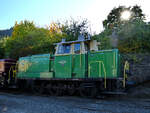 In Brohl-Lützing war die 1960 gebaute Diesellokomotive D6 (360 573) als Teil der Fahrzeugausstellung zum 120-jährigem Jubiläum der Brohltalbahn zu sehen. (Oktober 2021)