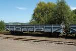 Schmalspur-Schotterwagen  (1000 mm) der Brohltal Eisenbahn (BE) Nr. 452 (Omm4), ex Bayerbahn, am 18.08.2011 in Brohl-Ltzing auf der Gleisanlage. Der Wagen wurde 1958 von Brninghaus unter der Fabrik-Nr. 1682/6 gebaut.