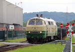 218 396 der Brohltal Eisenbahn beim rangieren auf Werksanschlussgleisen in Koblenz 27.07.2021