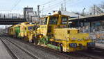 BUG VERKEHRSBAU SE mit ihrer P&T Unimat 09-475/4 S N-DYNAMIC Weichen- und Gleisinstandhaltungsmaschine (D-BUG 99 80 9123 005-7) + Schotterplaniermaschine P&T SSP 110 SW (99 80 9425 101-9) am 19.03.23 Durchfahrt Bahnhof Berlin-Hohenschönhausen.