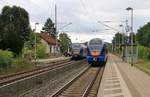 427 052 als R7 nach Göttingen und 427 003 als R7 nach Bebra beim Halt in Wehretal-Reichensachsen.