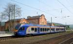 CAN 31713 Gttingen - Kassel Hbf gefahren von 427 554 steht am 1.05.09 vor dem Bahnhofsgebude in Hann. Mnden und wartet auf die Weiterfahrt Richtung Speele.