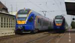 Cantus Treffen in Eichenberg. Wegen der neuen Gleisbelegung seit dem Fahrplanwechsel stehen ab und an die Zge nebeneinander statt wie vorher an beiden Seiten eines Bahnsteigs. Hier: 427 553 als R7 nach Eschwege und 427 552 als R1 nach Gttingen. Aufgenommen am 25.02.2011.