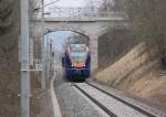 Der Cantus-Flirt 427 054 hat den Bahnhof Eschwege verlassen und hlt gleich am Haltepunkt Niederhone, von wo aus dieses Bild entstand, zur Weiterfahrt als R7 nach Gttingen. Aufgenommen am 04.04.2013.