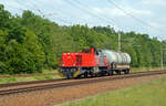 275 027 der RBB rollte am 13.06.20 mit nur einem Kesselwagen durch Burgkemnitz Richtung Bitterfeld.