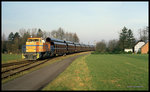 Im März 1995 wurden Röhren für eine Gasleitung südlich von Osnabrück über Lengerich angeliefert. TWE Lok V 156 ist hier am 11.3.1995 am Ortsrand von Lengerich unterwegs nach Bad Laer. 