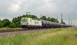 193 894 der Captrain führte am 23.06.17 einen Kesselwagenzug durch Braschwitz Richtung Halle(S).