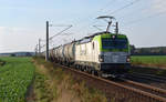 193 781 der Captrain führte am 29.09.17 einen Kesselwagenzug durch Rodleben Richtung Roßlau.