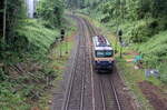 Ein Bilck auf die 1142 704 der Centralbahn und kamm als Lokzug aus Mönchengladbach-Hbf nach Aachen-Hbf und kamm aus Richtung Rheydt,Wickrath,Beckrath,Herrath,Erkelenz,Baal,Hückelhoven-Baal,Brachelen,,Lindern,Süggerath,Geilenkirchen,Frelenberg,Zweibrüggen,Übach-Palenberg,Rimburg,Finkenrath,Hofstadt,Herzogenrath, Kohlscheid,Richterich,Laurensberg,Aachen-West und fuhr durch Aachen-Schanz in Richtung Aachen-Hbf. 
Aufgenommen von der Brücke in Aachen-Schanz. 
Am Morgen vom 5.6.2019.