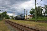 Centralbahn 110 278-9 mit Sonderzug in Hanau Rauschwald von einen Gehweg aus fotografiert am 15.06.19