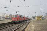 111 194 und 111 191 verlassen mit einem Ersatzzug auf der Linie RE 11 Bochum Hbf in Richtung Warburg (26.02.2022)